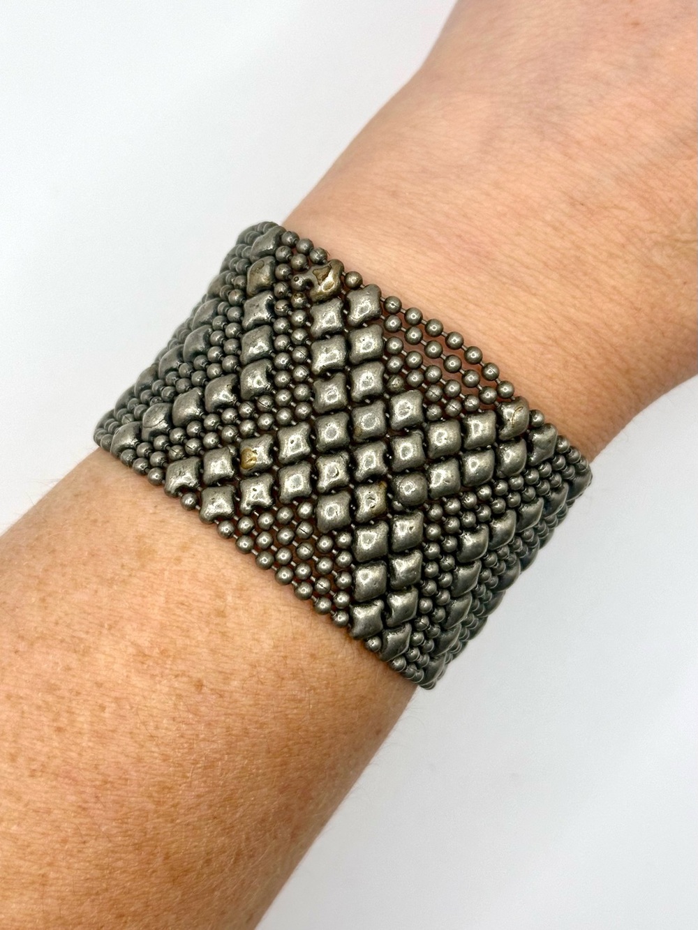 Silver Tone Liquid Metal Mesh Bracelet - Vintage Geometric Pattern Snap